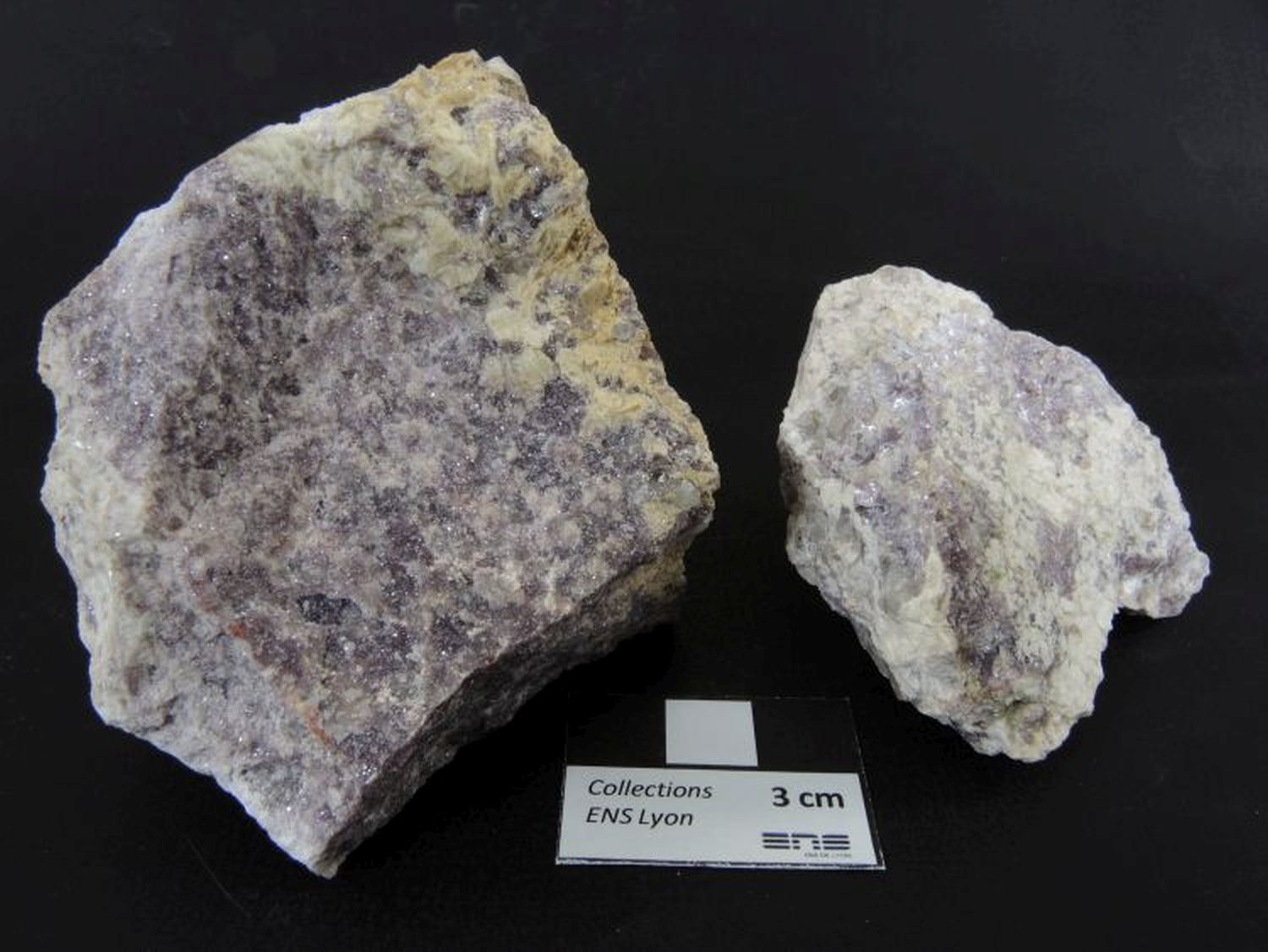 Pegmatite à lépidolite Pegmatite à lépidolite Massif central Monts d’Ambazac Ambazac La Chaise